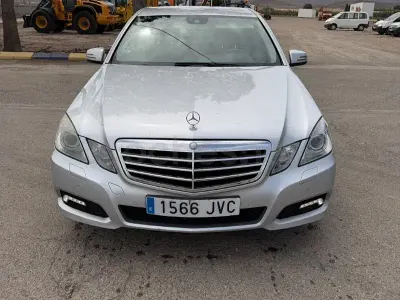 Usado Mercedes E250 Avantgarde 204 CV (150 kW) 2009 Gris / plata Berlina