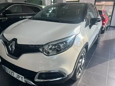 Usado Renault Captur XMOD 120 CV (88 kW) 2016 Beige SUV