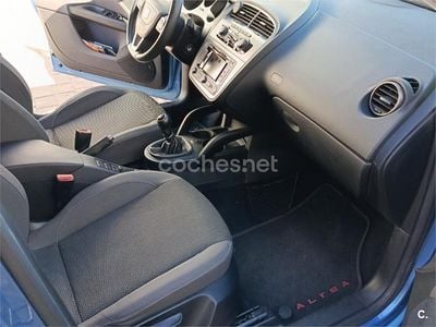 Usado Seat Altea XL I-Tech 105 CV (77 kW) 2014 Azul Monovolumen