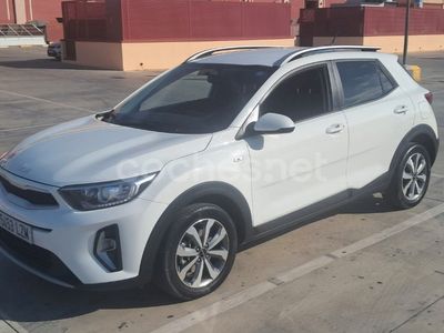 Usado Kia Stonic 84 CV (61 kW) 2022 Blanco SUV