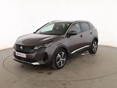 Usado Peugeot 3008 Allure 131 CV (96 kW) 2020 Gris SUV