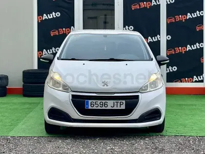 Usado Peugeot 208 Allure 82 CV (60 kW) 2017 Blanco Utilitario