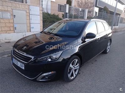 Usado Peugeot 308 SW Allure 120 CV (88 kW) 2017 Negro Familiar