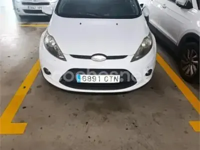 Usado Ford Fiesta Trend 68 CV (50 kW) 2010 Blanco Berlina