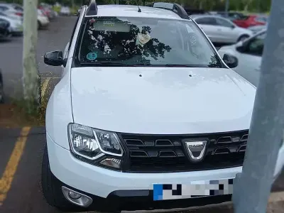 Usado Dacia Duster Lauréate 140 CV (102 kW) 2017 Blanco SUV