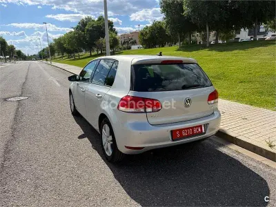 Usado VW Golf VII Advance 105 CV (77 kW) 2012 Gris / plata Berlina