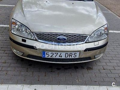 Usado Ford Mondeo Trend 115 CV (84 kW) 2005 Beige Berlina