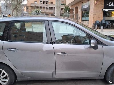 Usado Renault Scénic III Dynamique 110 CV (80 kW) 2012 Gris / plata Monovolumen