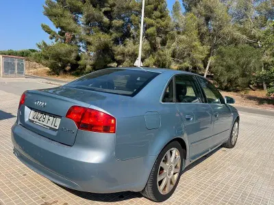 Usado Audi A4 140 CV (102 kW) 2006 Azul Berlina