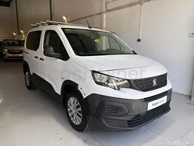 Usado Peugeot Rifter Active 75 CV (55 kW) 2018 Blanco Monovolumen