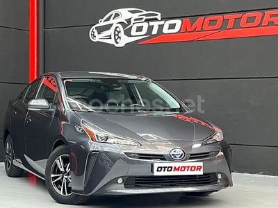 Usado Toyota Prius 122 CV (89 kW) 2021 Gris / plata Berlina