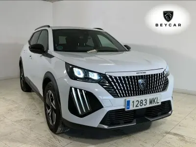 Usado Peugeot 2008 Allure 130 CV (95 kW) 2023 Blanco SUV