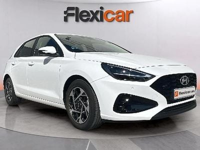 Usado Hyundai i30 120 CV (88 kW) 2024 Blanco Berlina