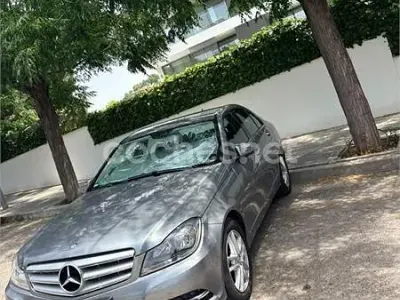 Usado Mercedes C180 Avantgarde 156 CV (114 kW) 2013 Gris / plata Berlina