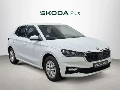Usado Skoda Fabia Selection 95 CV (69 kW) 2025 Blanco Utilitario