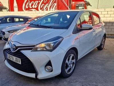 Usado Toyota Yaris Hybrid Active 99 CV (72 kW) 2015 Blanco Utilitario