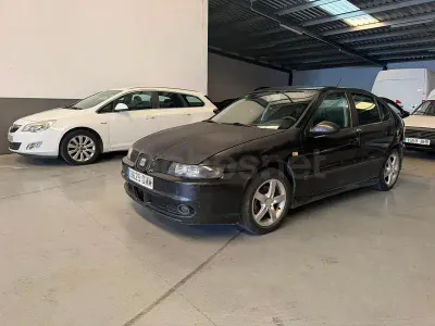 Usado Seat Leon 110 CV (80 kW) 2004 Negro Utilitario