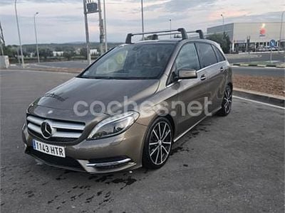 Usado Mercedes B180 109 CV (80 kW) 2013 Marrón Monovolumen