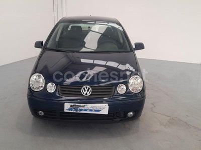 Usado VW Polo Highline 100 CV (73 kW) 2004 Negro Berlina