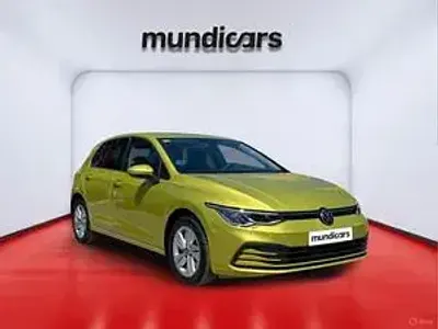 Usado VW Golf VIII Life 130 CV (95 kW) 2020 Amarillo Berlina