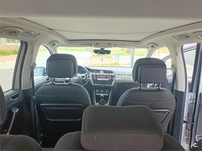 Gris / plata Usado 2019 VW Touran Advance Monovolumen | 13.500 € (Precio justo)