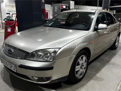 Usado Ford Mondeo Ghia 130 CV (95 kW) 2004 Beige Berlina