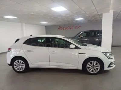 Usado Renault Mégane II Intens 115 CV (84 kW) 2021 Blanco Berlina