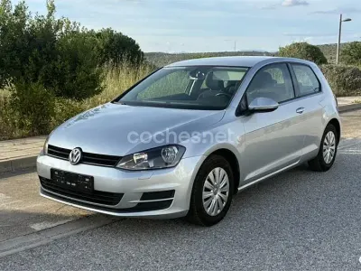 Usado VW Golf VII Advance 105 HP (77 kW) 2014 Cinzento Sedan