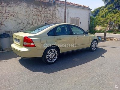 Usado Volvo S40 Momentum 170 CV (125 kW) 2004 Beige Berlina