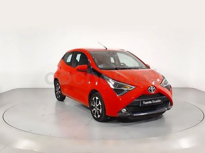 Usado Toyota Aygo X-play 72 CV (52 kW) 2021 Rojo Utilitario