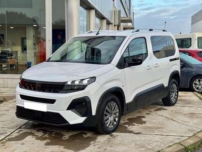 Usado Peugeot Rifter Allure 102 CV (75 kW) 2024 Blanco Monovolumen