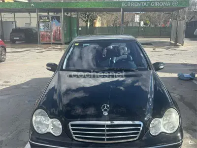 Usado Mercedes C220 Avantgarde 143 CV (105 kW) 2005 Negro Berlina