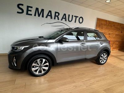 Gris / plata Usado 2023 Kia Stonic SUV | 19.690 € (Precio justo)