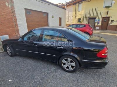 Usado Mercedes E220 Elegance 143 CV (105 kW) 2003 Negro Berlina