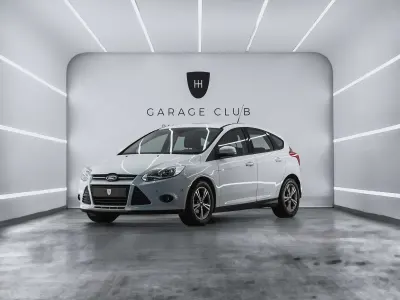 Usado Ford Focus 125 CV (91 kW) 2013 Blanco Berlina