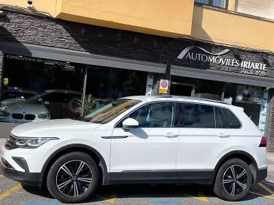 Käytetty VW Tiguan Life 150 HP (110 kW) 2021 Valkoinen Katumaasturi
