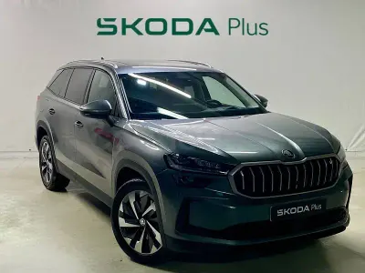 Usado Skoda Kodiaq 204 CV (150 kW) 2025 Gris / plata SUV