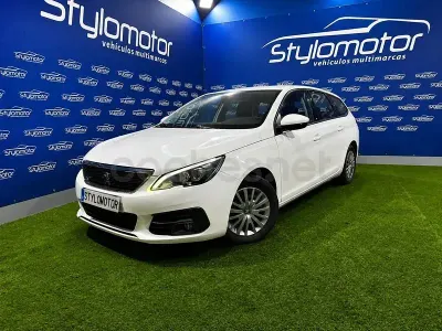 Usado Peugeot 308 SW Active 130 CV (95 kW) 2021 Blanco Familiar