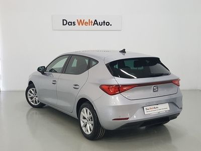 Usado Seat Leon Style 110 CV (80 kW) 2022 Gris Berlina
