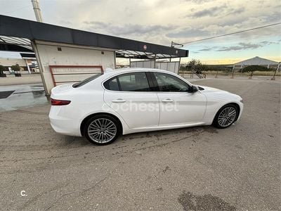 Usado Alfa Romeo Giulia Super 180 CV (132 kW) 2018 Blanco Berlina