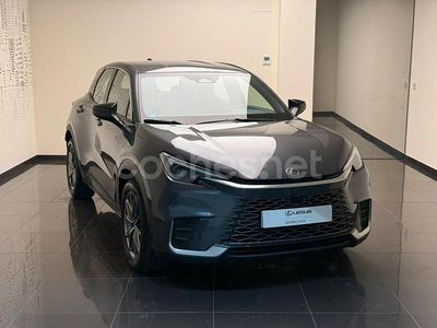 Usado Lexus LBX 136 CV (100 kW) 2024 Gris / plata SUV