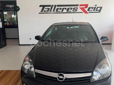 Usado Opel Astra GTC Sport 125 CV (91 kW) 2005 Negro Berlina
