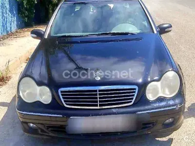 Usado Mercedes C220 Avantgarde 150 CV (110 kW) 2006 Negro Berlina
