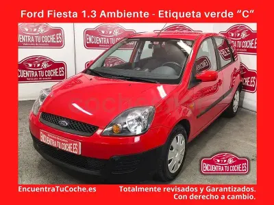 Usado Ford Fiesta Ambiente 70 CV (51 kW) 2007 Rojo Utilitario