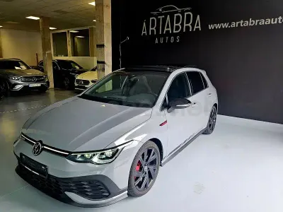 Usado VW Golf VIII GTI Clubsport 301 CV (221 kW) 2022 Gris / plata Berlina