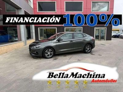 Gris Usado 2023 Hyundai i30 Berlina | 17.775 € (Precio justo)