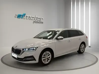 Usado Skoda Octavia Style 149 CV (109 kW) 2021 Blanco Familiar