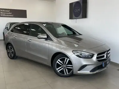 Usado Mercedes B180 116 CV (85 kW) 2020 Gris / plata Utilitario
