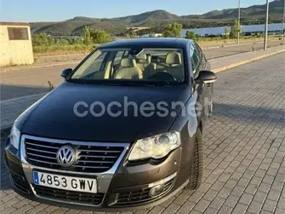 Usado VW Passat Highline 140 CV (102 kW) 2010 Negro Berlina