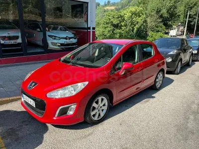 Usado Peugeot 308 Active 112 CV (82 kW) 2012 Granate Berlina
